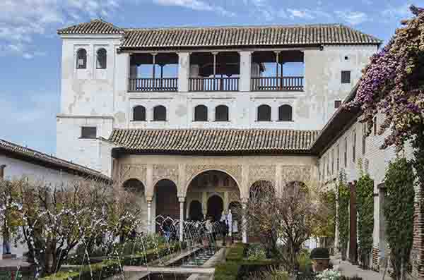 Granada 104 - Generalife - Patio de la Acequia.jpg